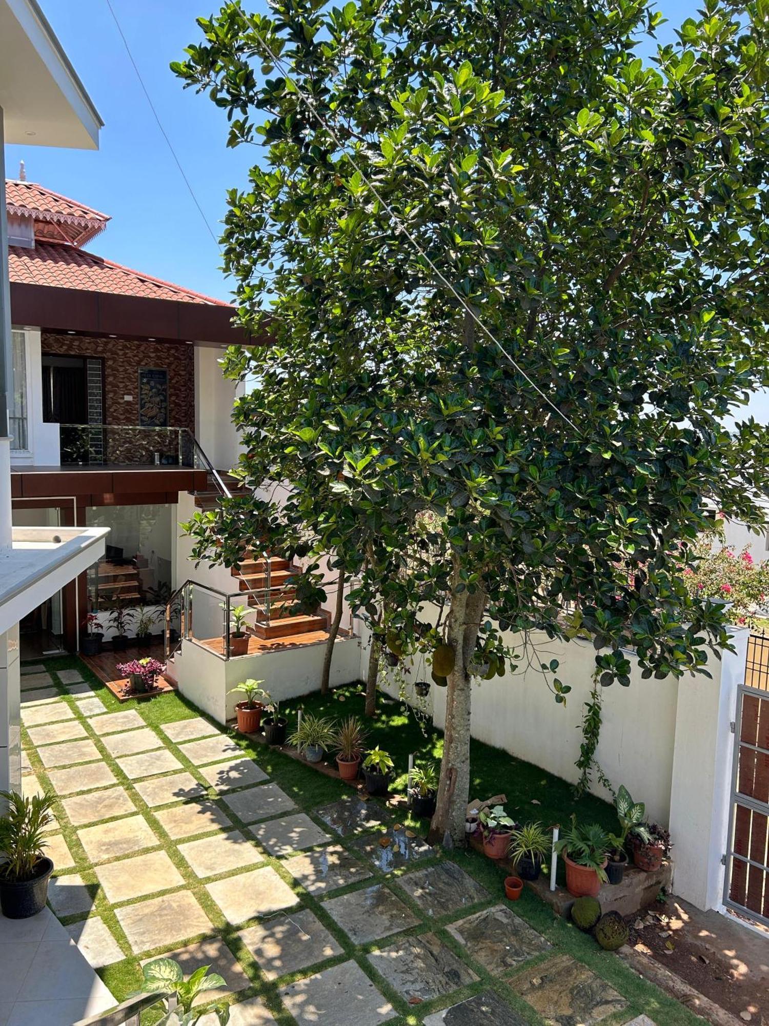 Sapphire Stayss Yelagiri Exterior photo