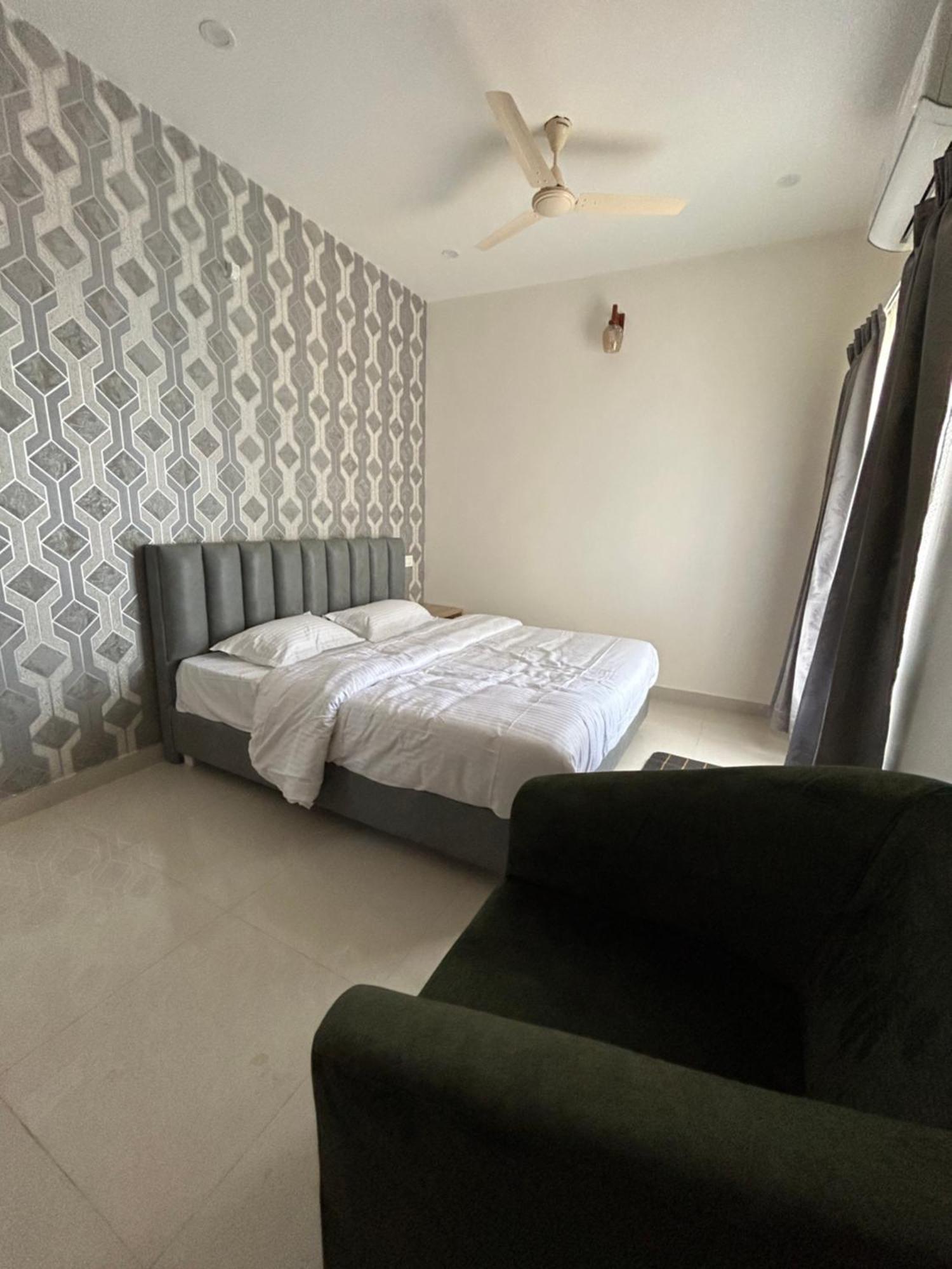 Sapphire Stayss Yelagiri Exterior photo