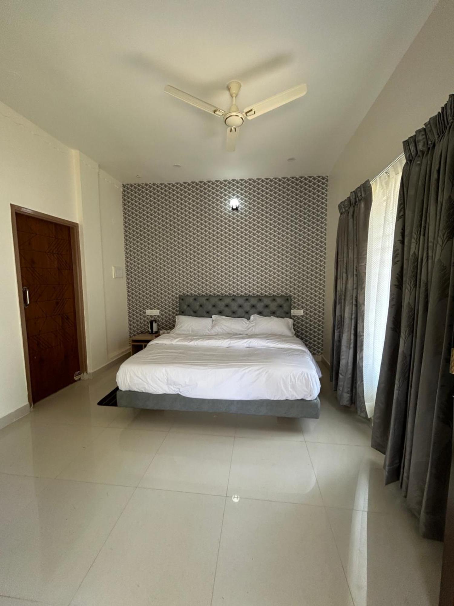 Sapphire Stayss Yelagiri Exterior photo