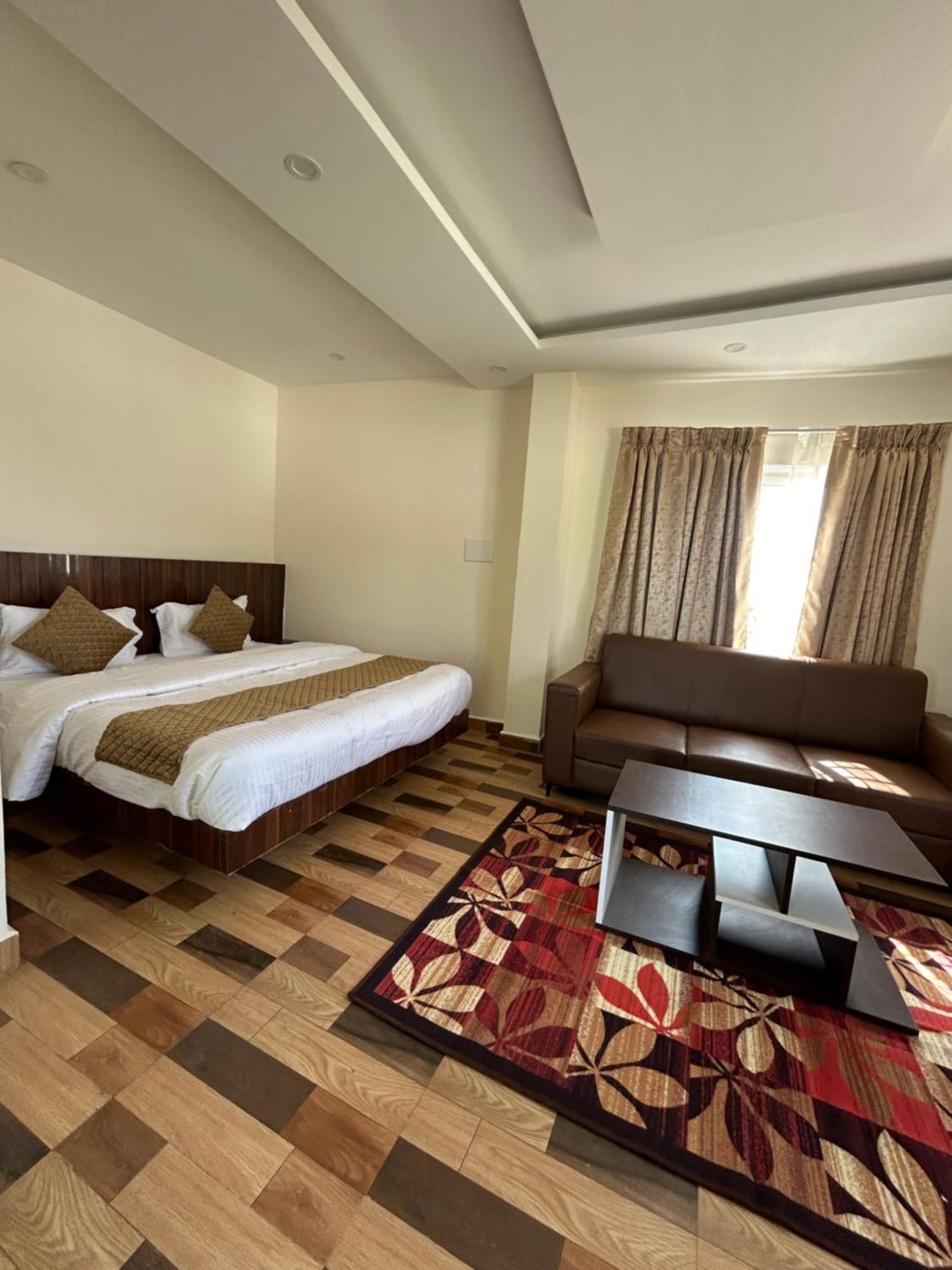 Sapphire Stayss Yelagiri Exterior photo